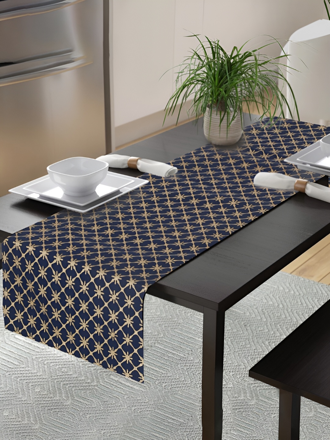 

TARAN LIVING Blue & Gold Toned Geometric Printed Pure Cotton Table Runner