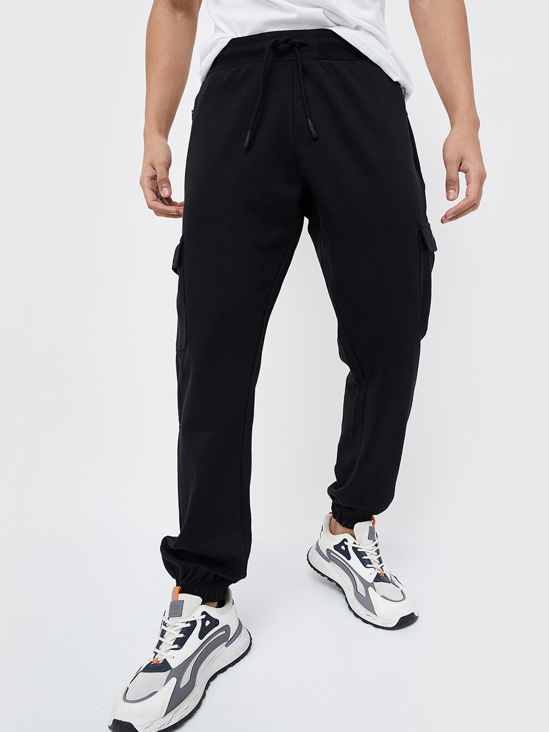 

Kappa Men Mid-Rise Slim Fit Joggers, Black