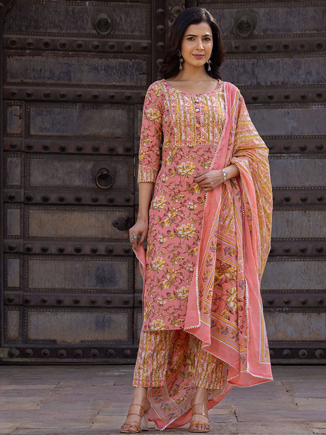 

GAYRAA Floral Printed Regular Gotta Patti Pure Cotton Kurta with Trousers & Dupatta, Peach
