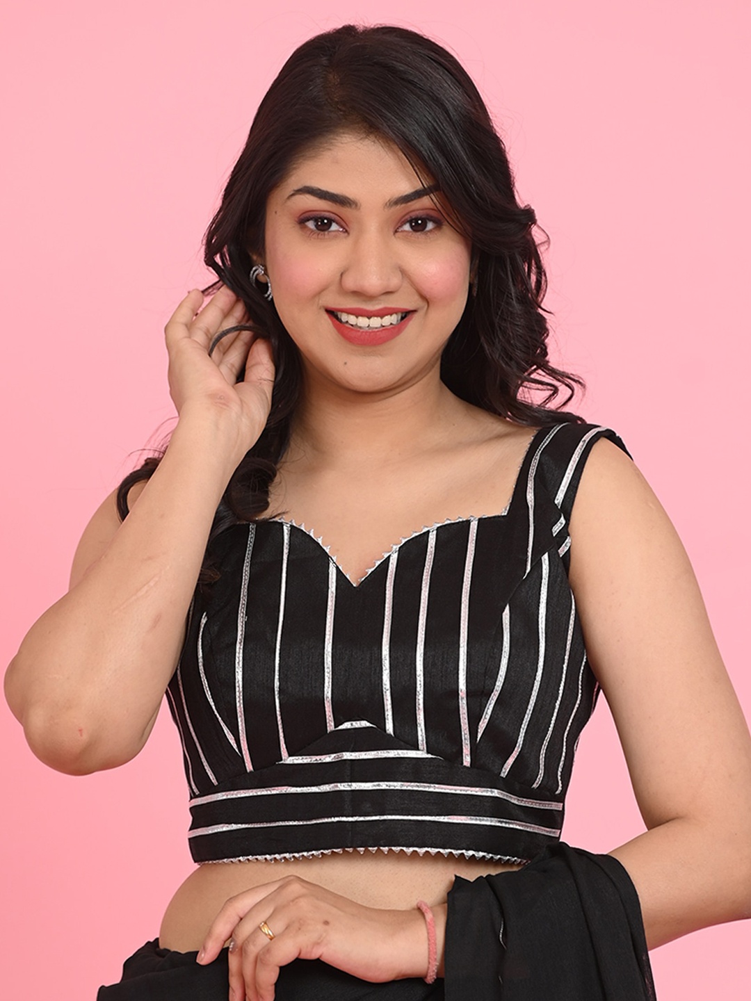 

BEATITUDE Striped Sweetheart Neck Saree Blouse, Black