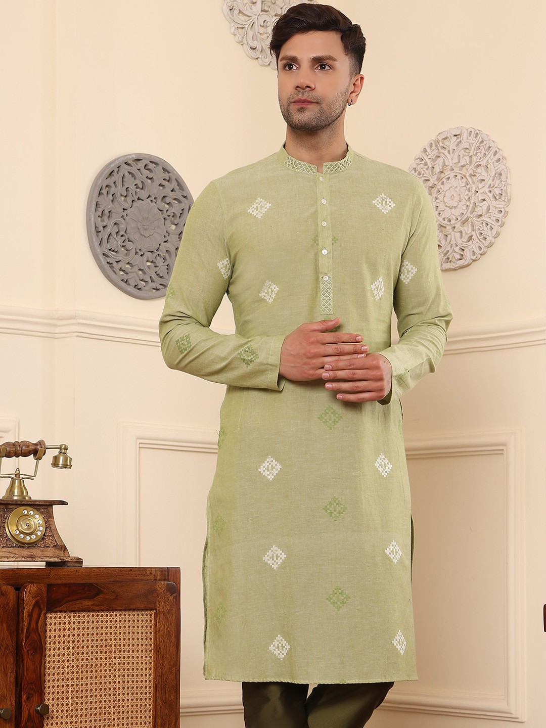 

DEYANN Ethnic Motifs Woven Design Mandarin Collar Long Sleeves Kurta, Olive