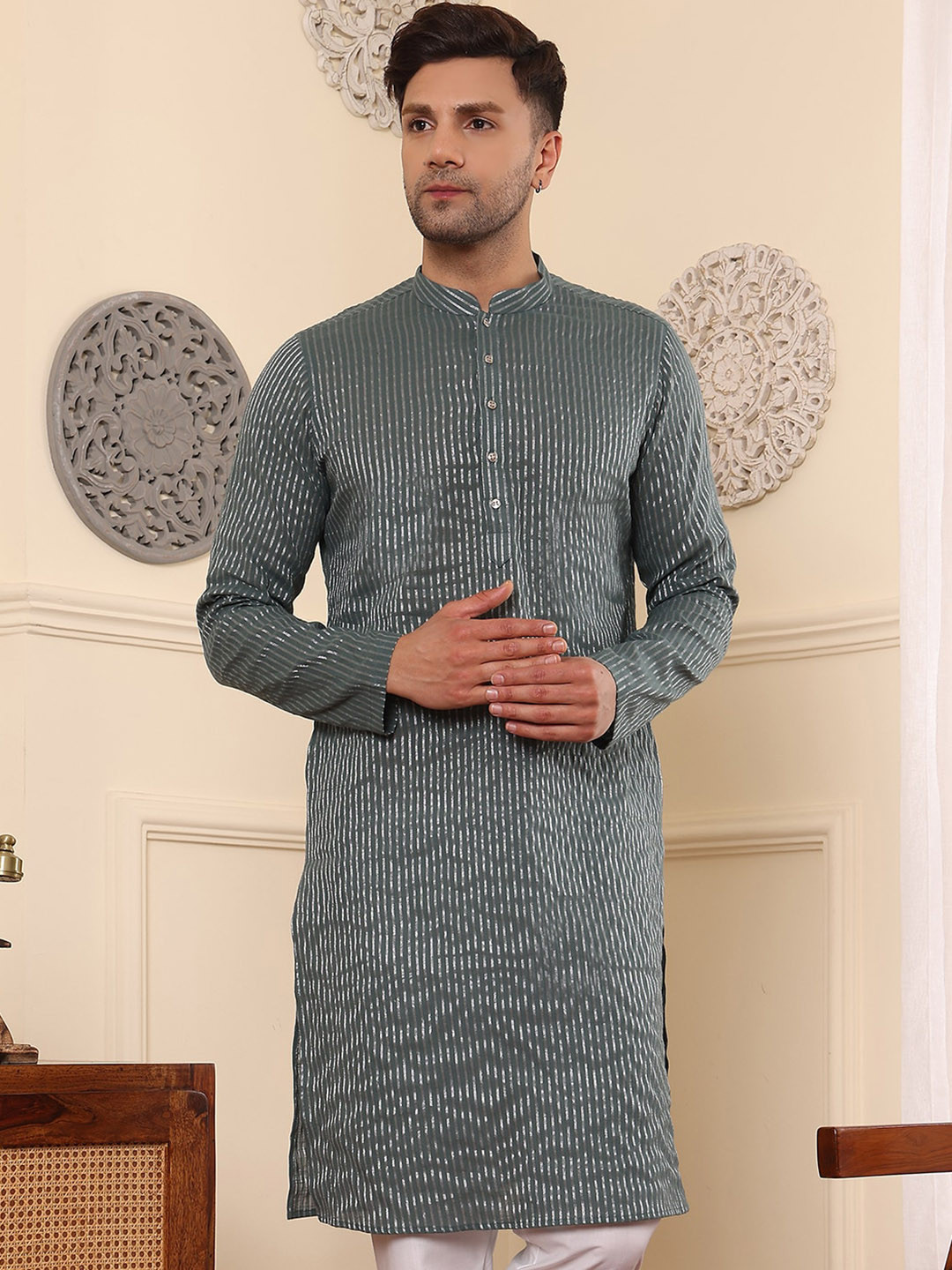 

DEYANN Striped Mandarin Collar Zari Jacquard Kurta, Green