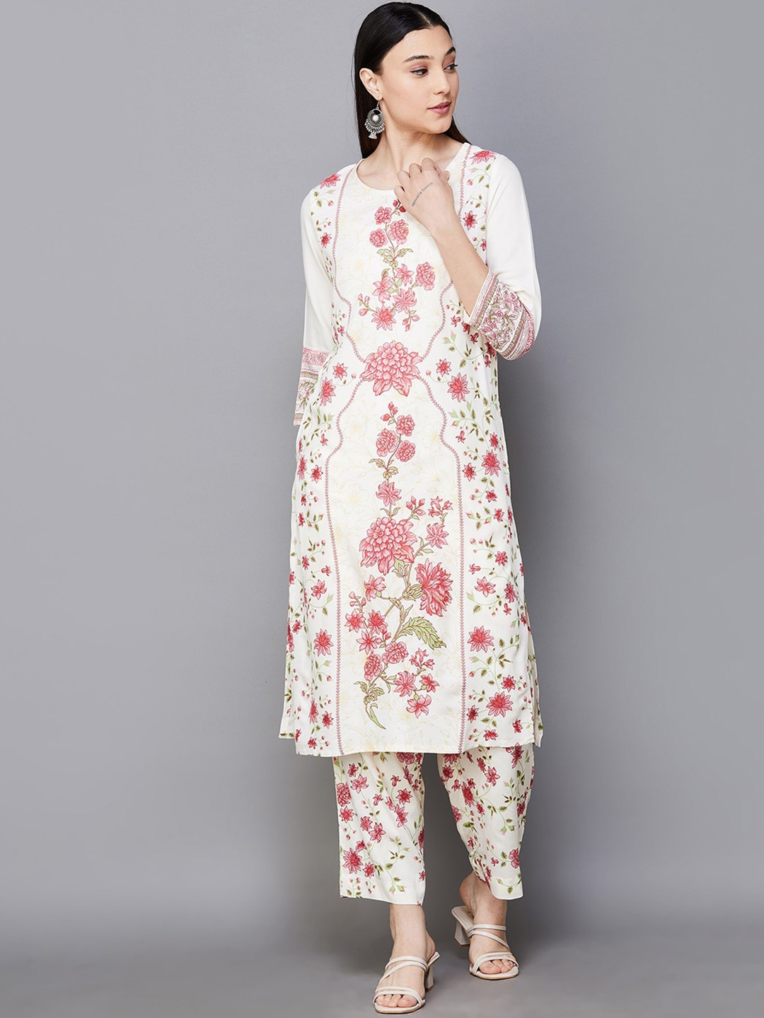 

Melange by Lifestyle Ethnic Motifs Printed Regular Kurta with Pyjamas, Off white