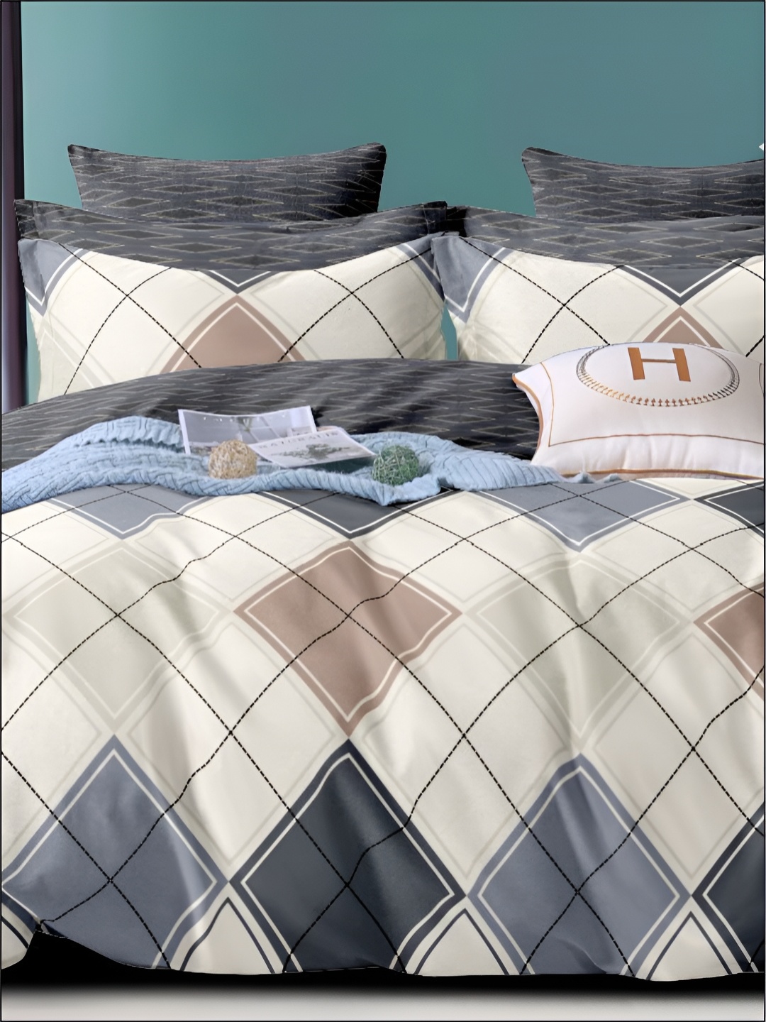 

Aura Off White & Blue Geometric Cotton 220 TC Queen Bedsheet with 2 Pillow Covers