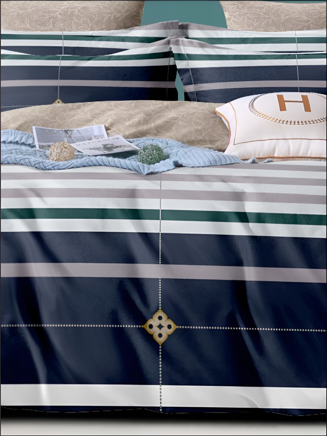 

Aura White & Blue Geometric 220 TC Cotton Queen Bedsheet With 2 Pillow Covers