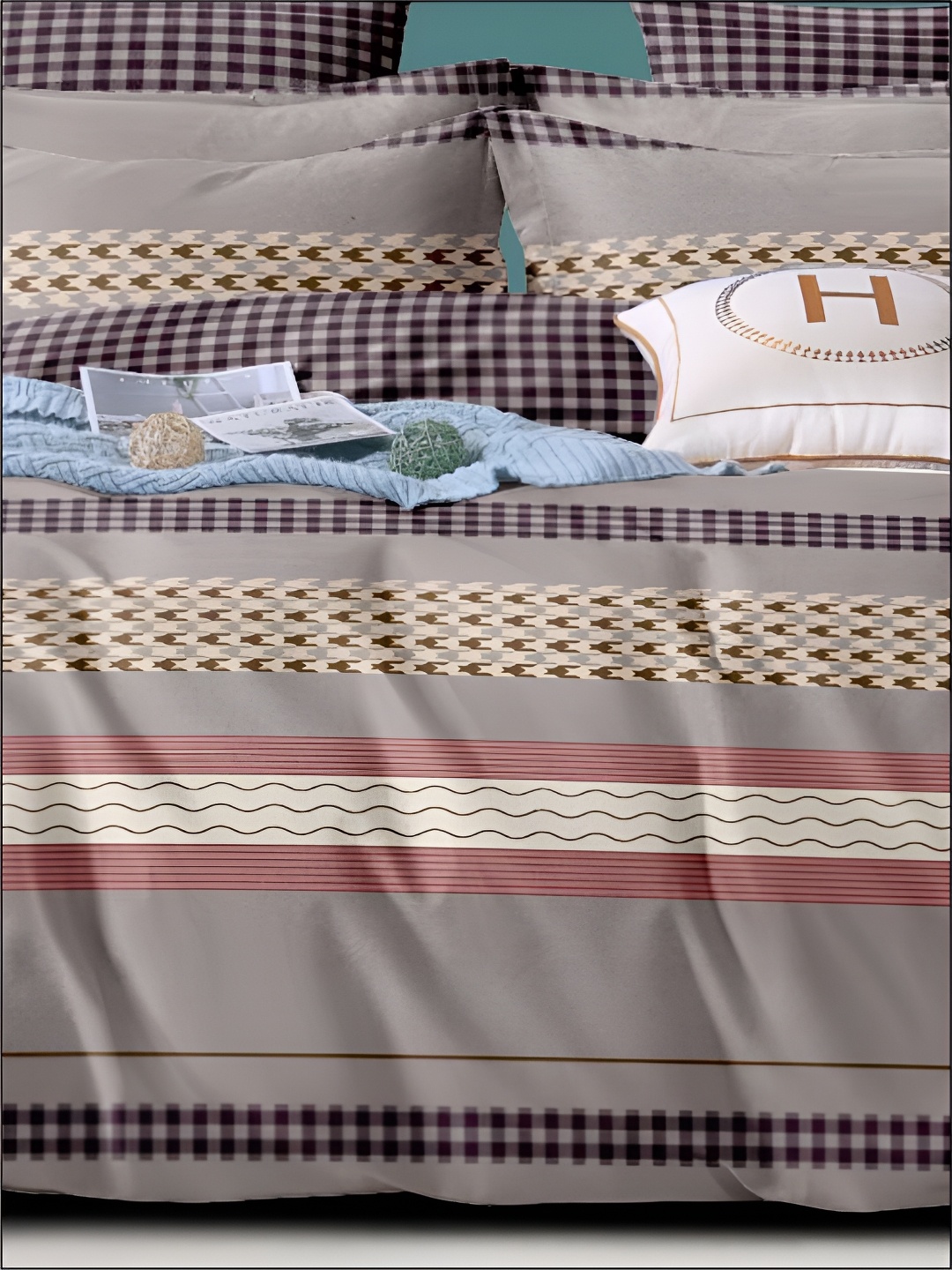 

Aura Brown & Rust Geometric 220 TC Queen Bedsheet with 2 Pillow Covers
