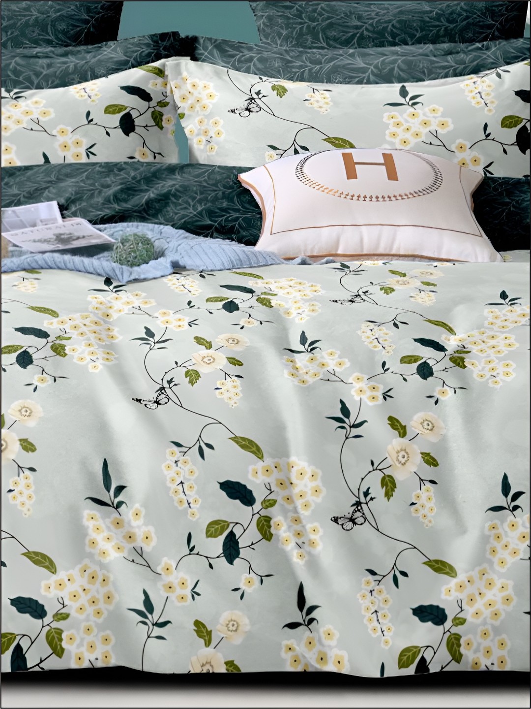 

Aura Green & White Floral Cotton 220 TC Queen Bedsheet with 2 Pillow Covers
