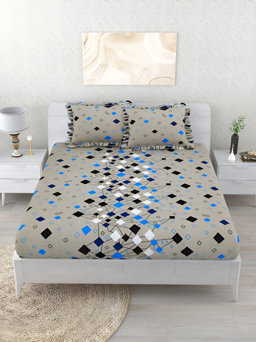 

Aura Grey & White Geometric 260 TC Fitted King Bedsheet with 2 Pillow Covers