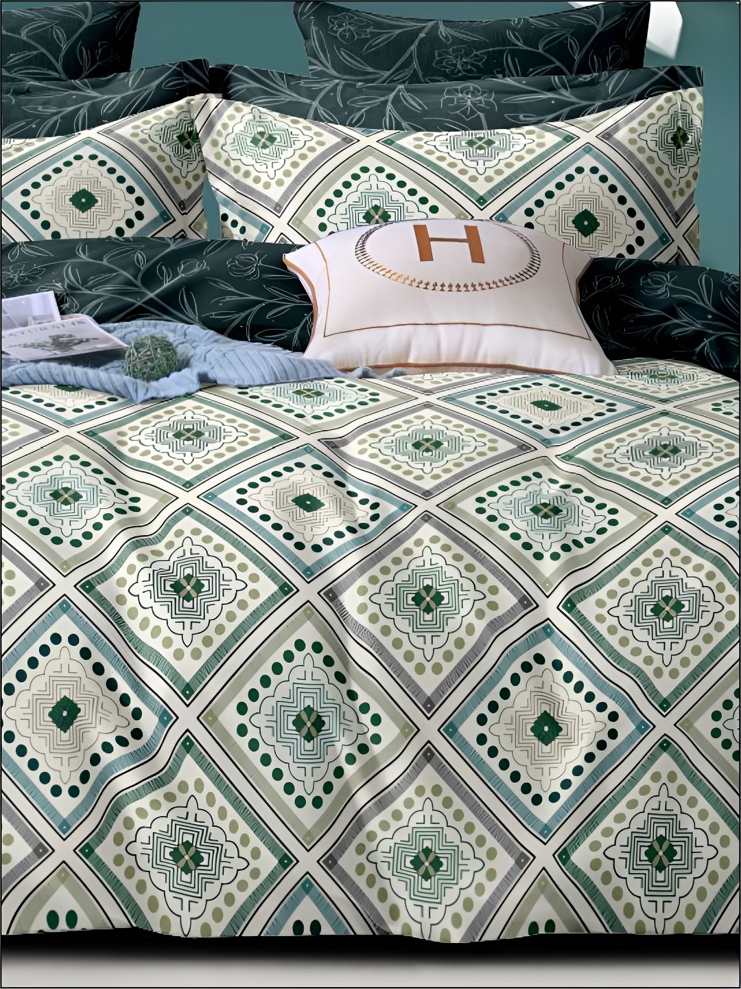 

Aura Green & Off White Ethnic Motifs 220 TC Cotton Queen Bedsheet With 2 Pillow Covers