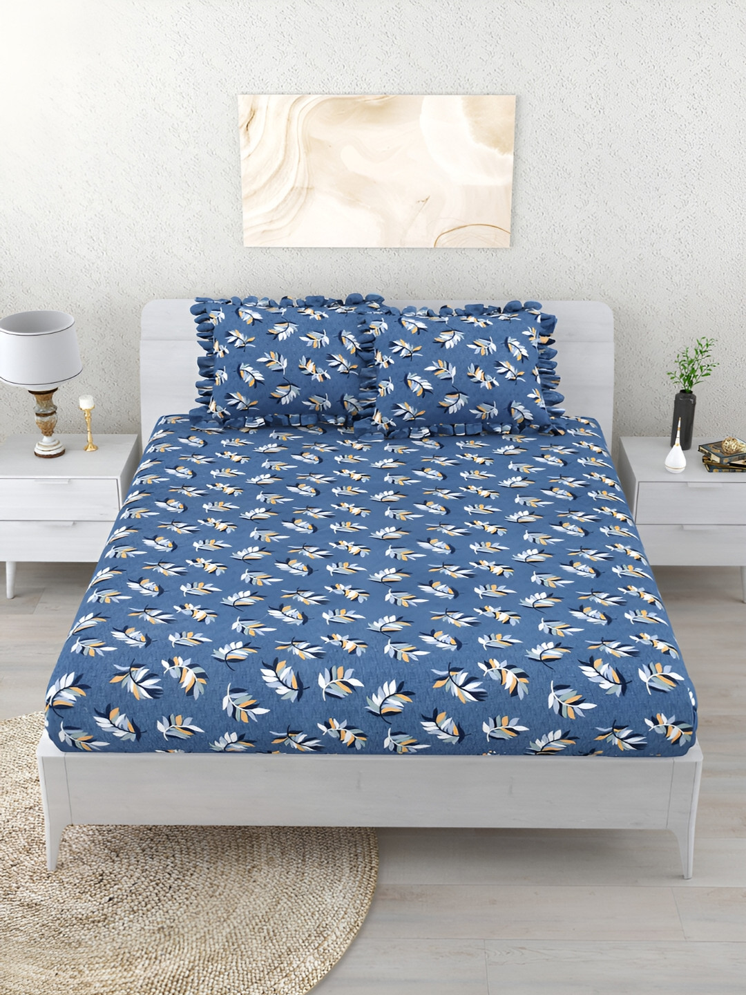

Aura Blue & White Floral 260 TC Fitted King Bedsheet With 2 Pillow Covers