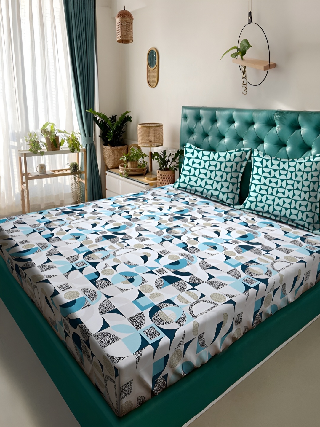 

KLOTTHE White Geometric Printed 300TC Double King Bedsheet With 2 Pillow Covers
