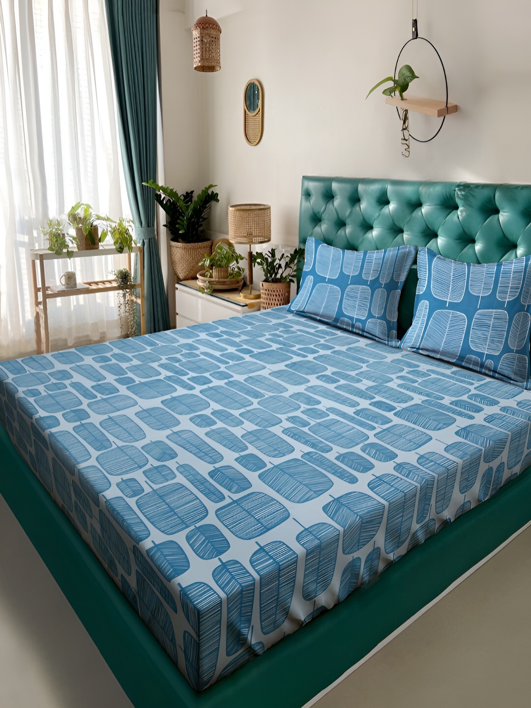 

KLOTTHE Turquoise Blue Geometric 300TC Double King Bedsheet With 2 Pillow Covers