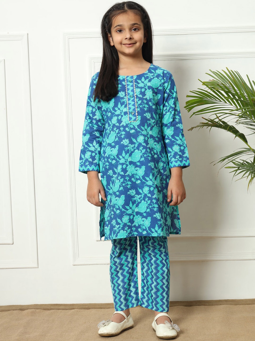 

Readiprint Girls Floral Printed Gotta Patti Pure Cotton Kurta with Trouser, Blue