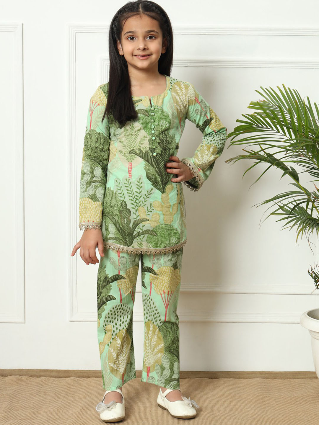 

Readiprint Girls Floral Printed Gotta Patti Pure Cotton Kurti with Trouser, Green