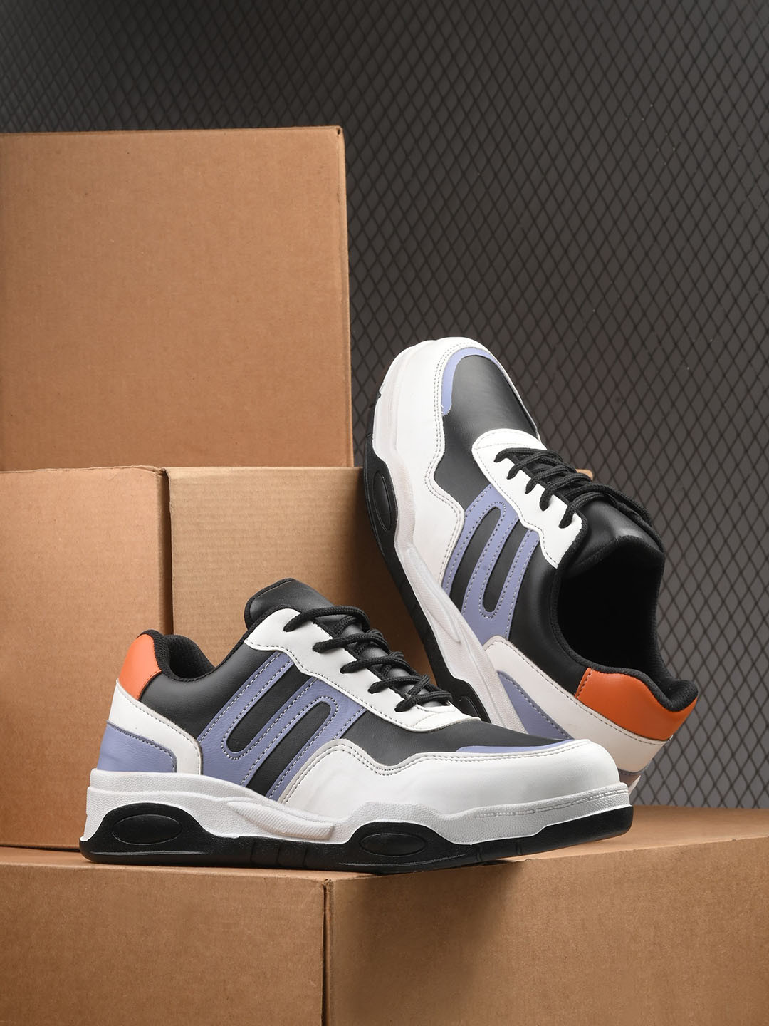 

The Roadster Lifestyle Co. Women Black Colourblocked Lightweight Casual Sneakers