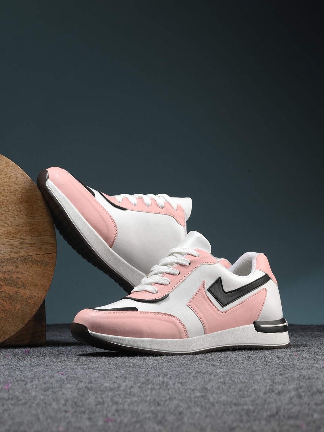 

The Roadster Lifestyle Co. Women Pink Colourblocked Lightweight Casual Sneakers
