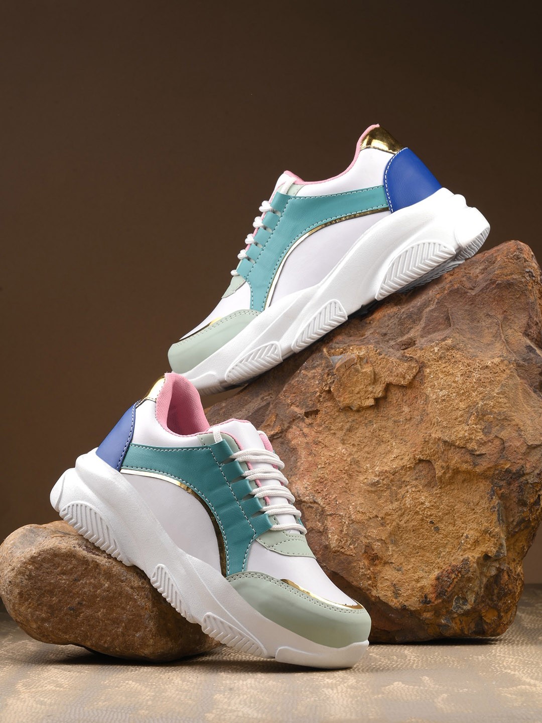 

The Roadster Lifestyle Co. Women Green Colourblocked Lightweight Casual Sneakers