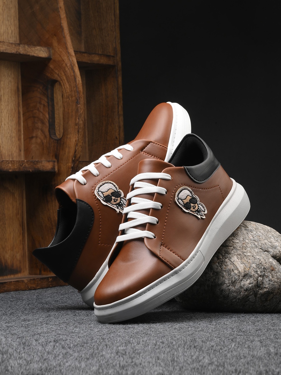 

The Roadster Lifestyle Co. Men Tan Coloured Round Toe Lightweight Casual Sneakers