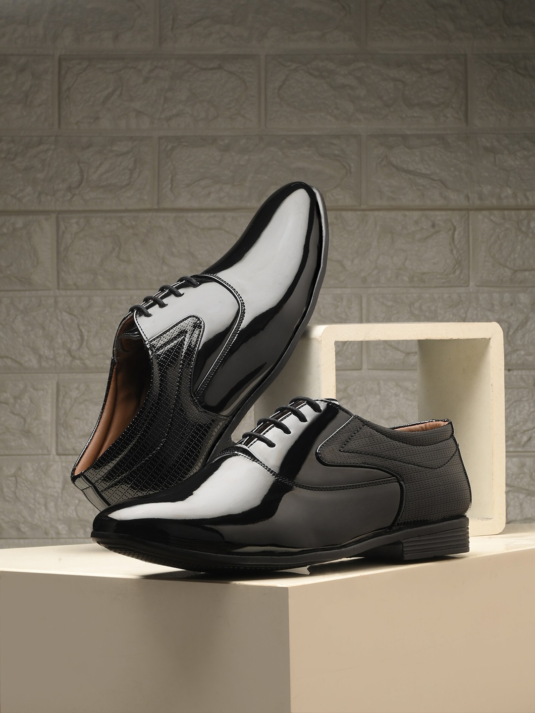 

HERE&NOW Men Textured Formal Oxford Shoes, Black