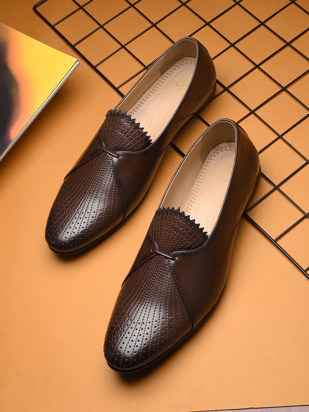 

House of Pataudi Men Textured Round Toe Lightweight Loafers, Brown