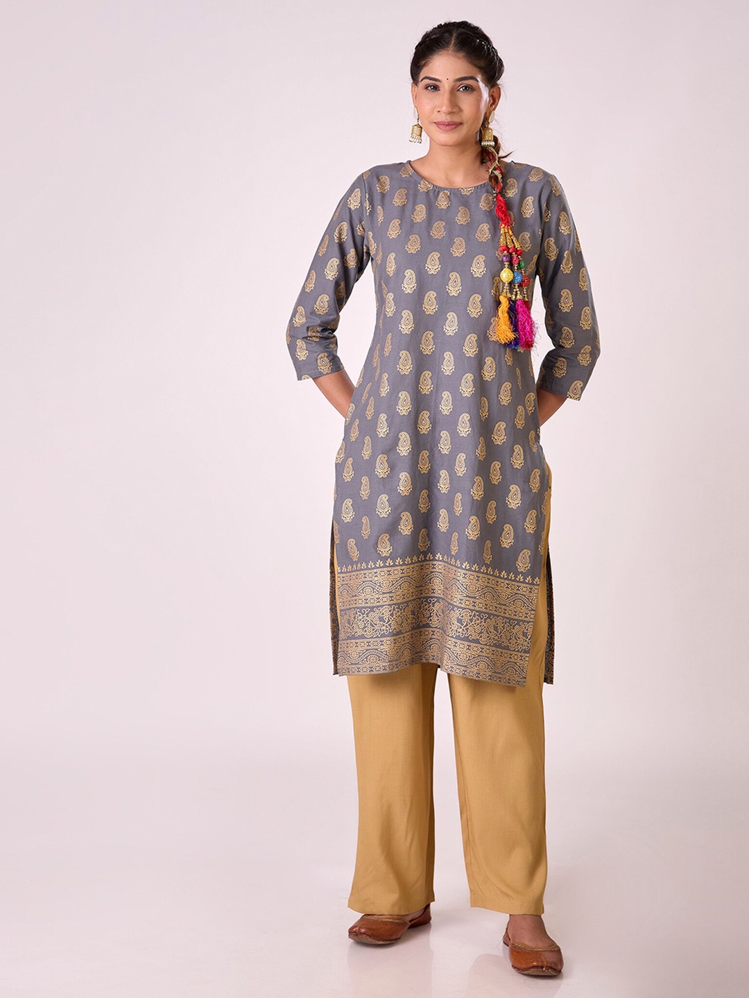 

SURHI Paisley Printed Round Neck Cotton Straight Kurta, Grey