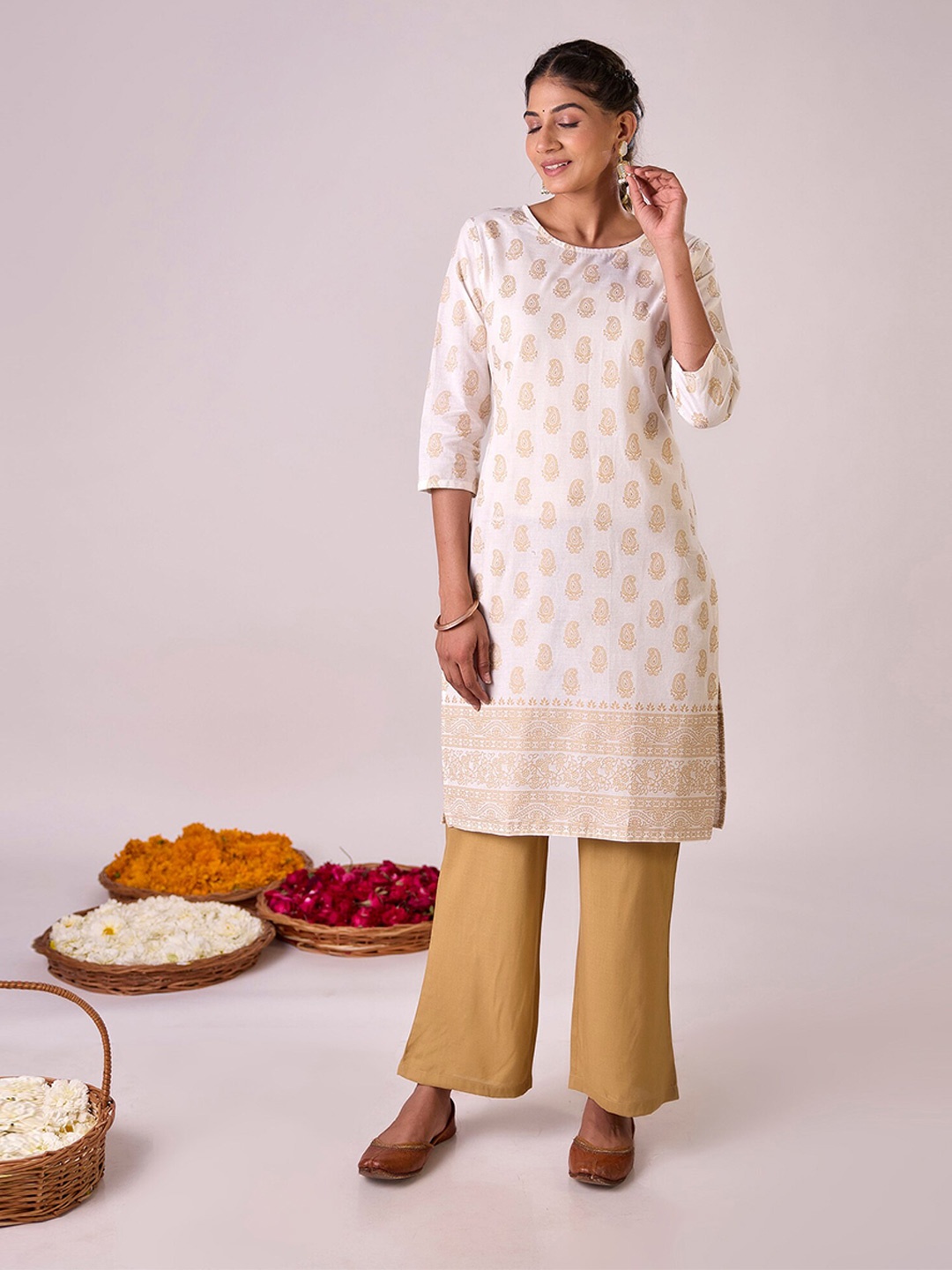 

SURHI Paisley Printed Round Neck Three-Quarter Sleeves Cotton Kurta, White