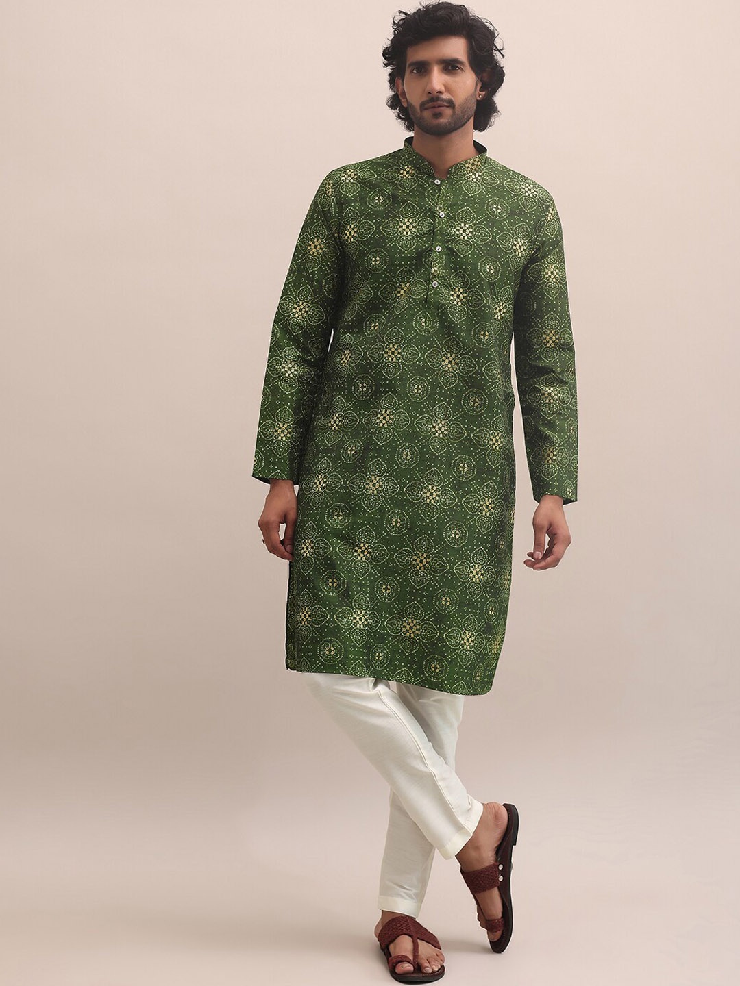 

KALKI Fashion Mandarin Collar Long Sleeves Bandhani Printed Straight Kurta with Pyjama, Green