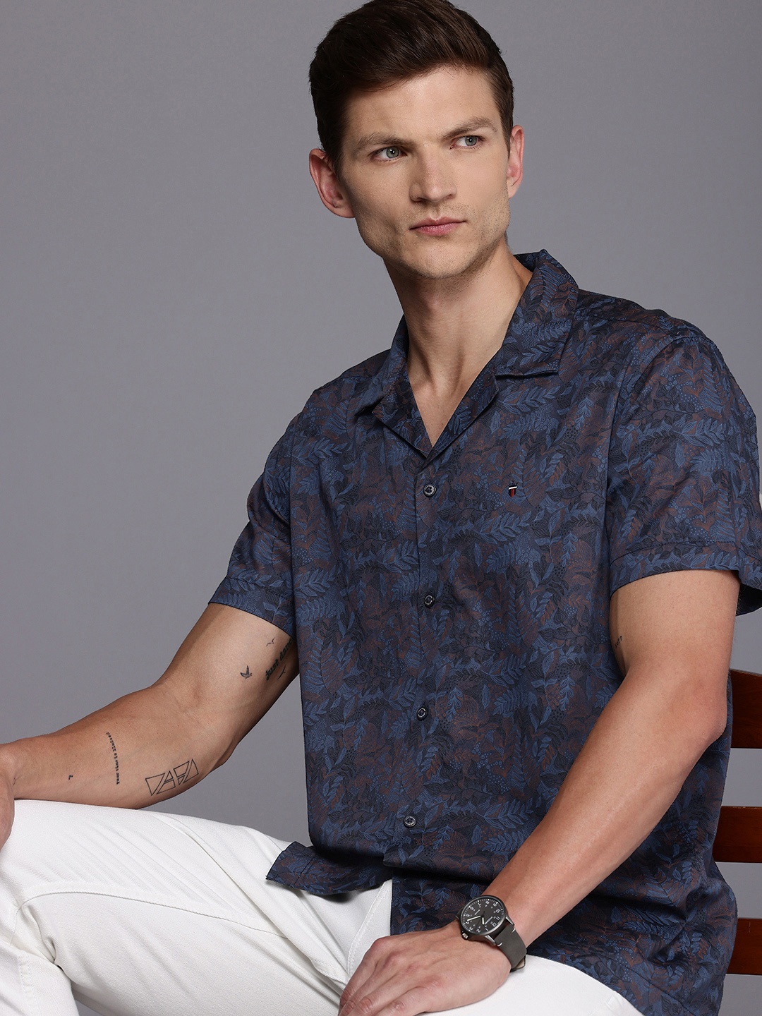 

Louis Philippe Jeans Pure Cotton Slim Fit Tropical Printed Casual Shirt, Navy blue