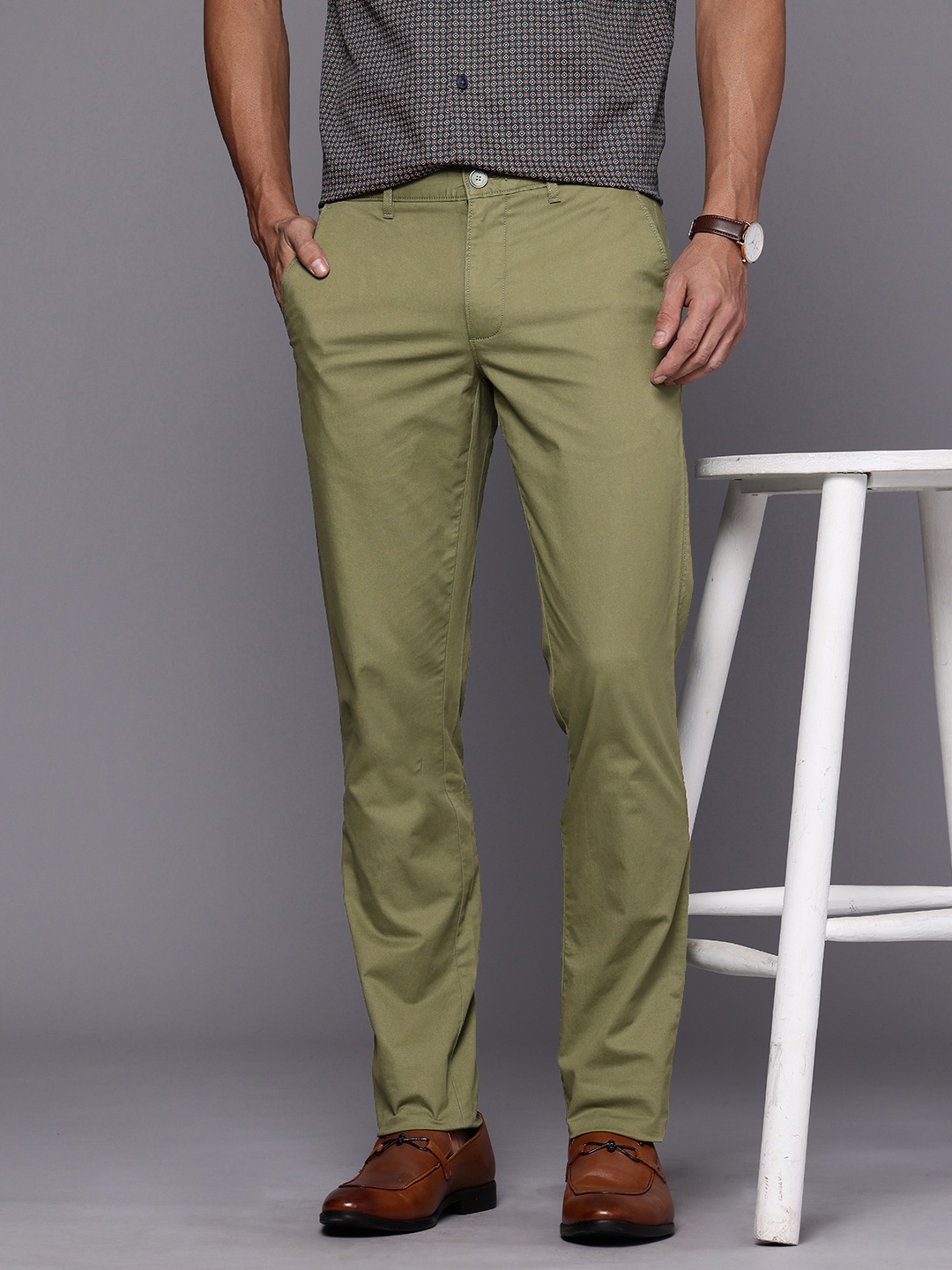 

Louis Philippe Sport Men Tapered Fit Chinos Trousers, Olive