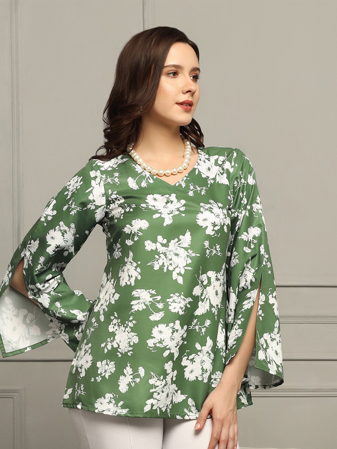 

OMPAX V Neck Floral Print Slit Sleeves Georgette Top, Green