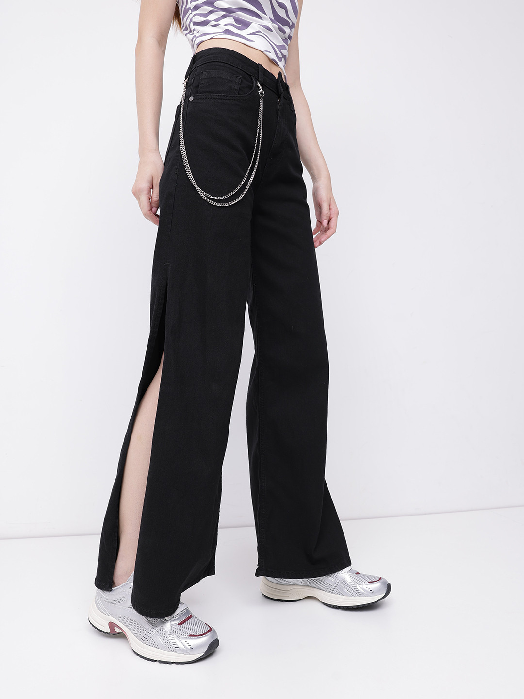 

DressBerry Showing Off A Little Chain Wide Leg Adorned Slit Drama Jeans, Black
