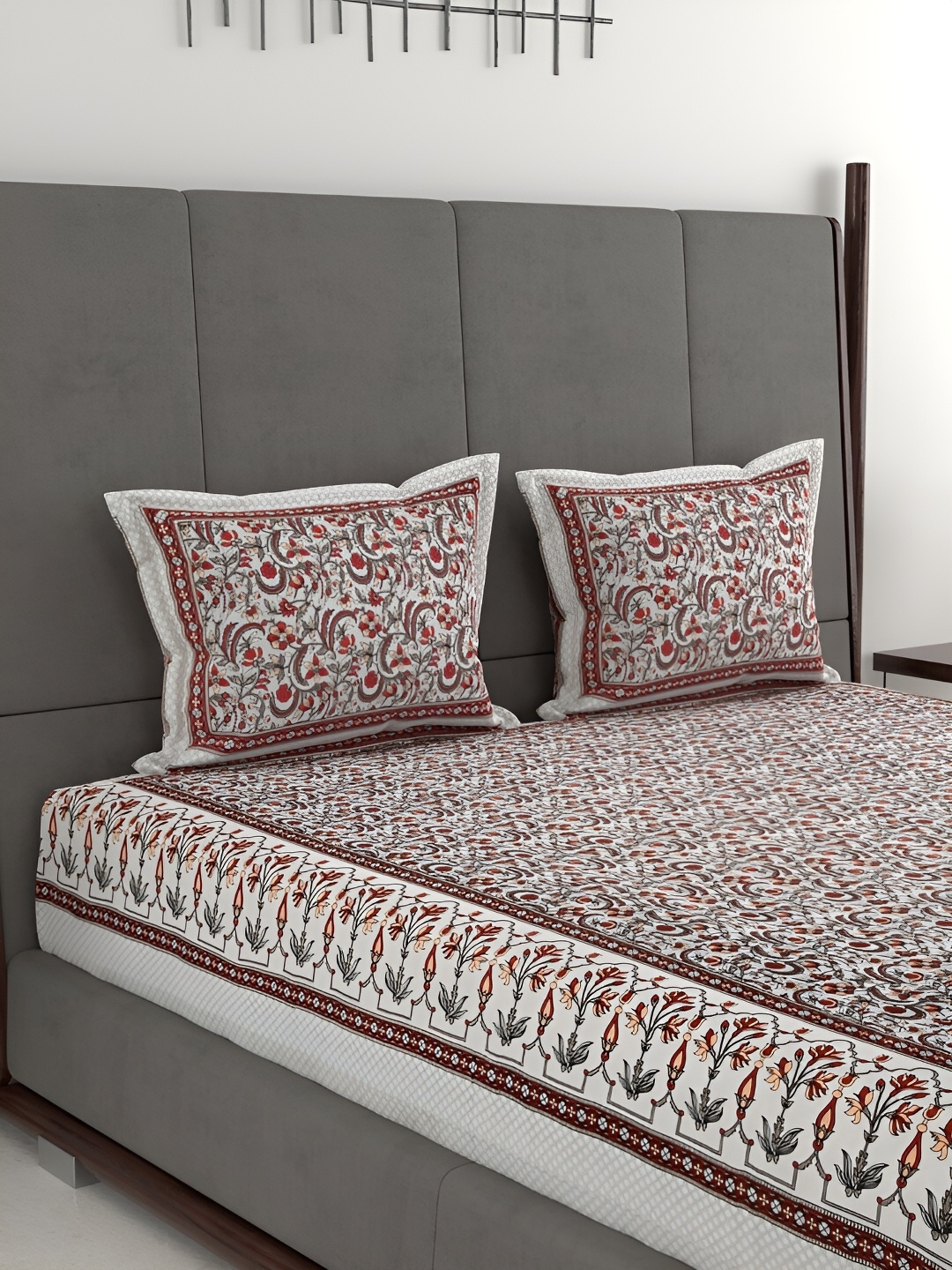 

PATRICKO Grey & White Floral Cotton King Bedsheet with 2 Pillow Covers