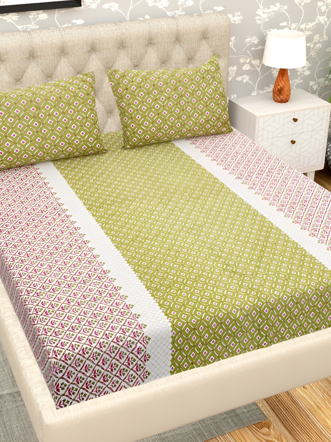 

PATRICKO Green & White Floral 330 TC King Bedsheet with 2 Pillow Covers