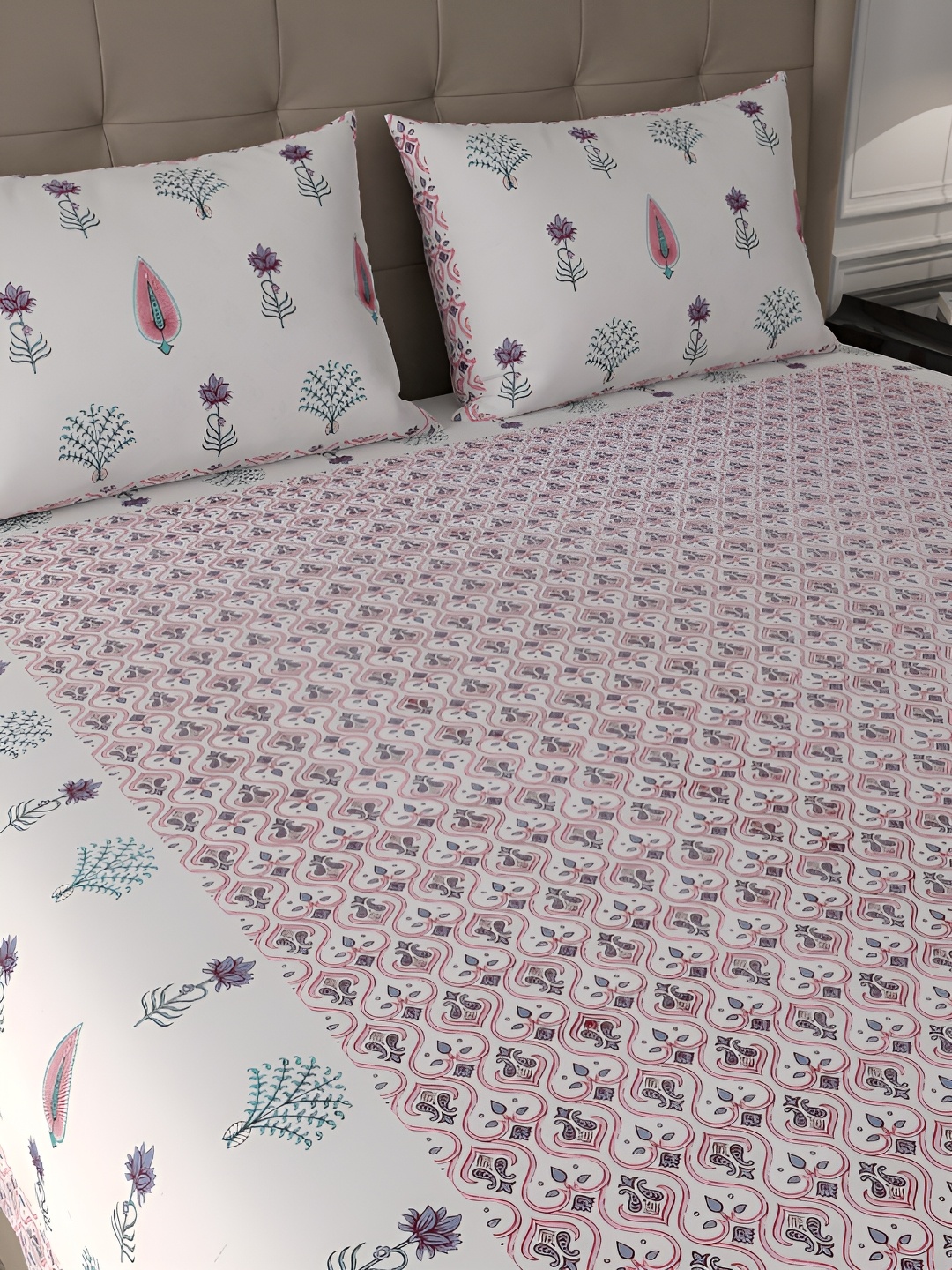 

PATRICKO White & Blue Floral 400 TC Cotton King Bedsheet With 2 Pillow Covers