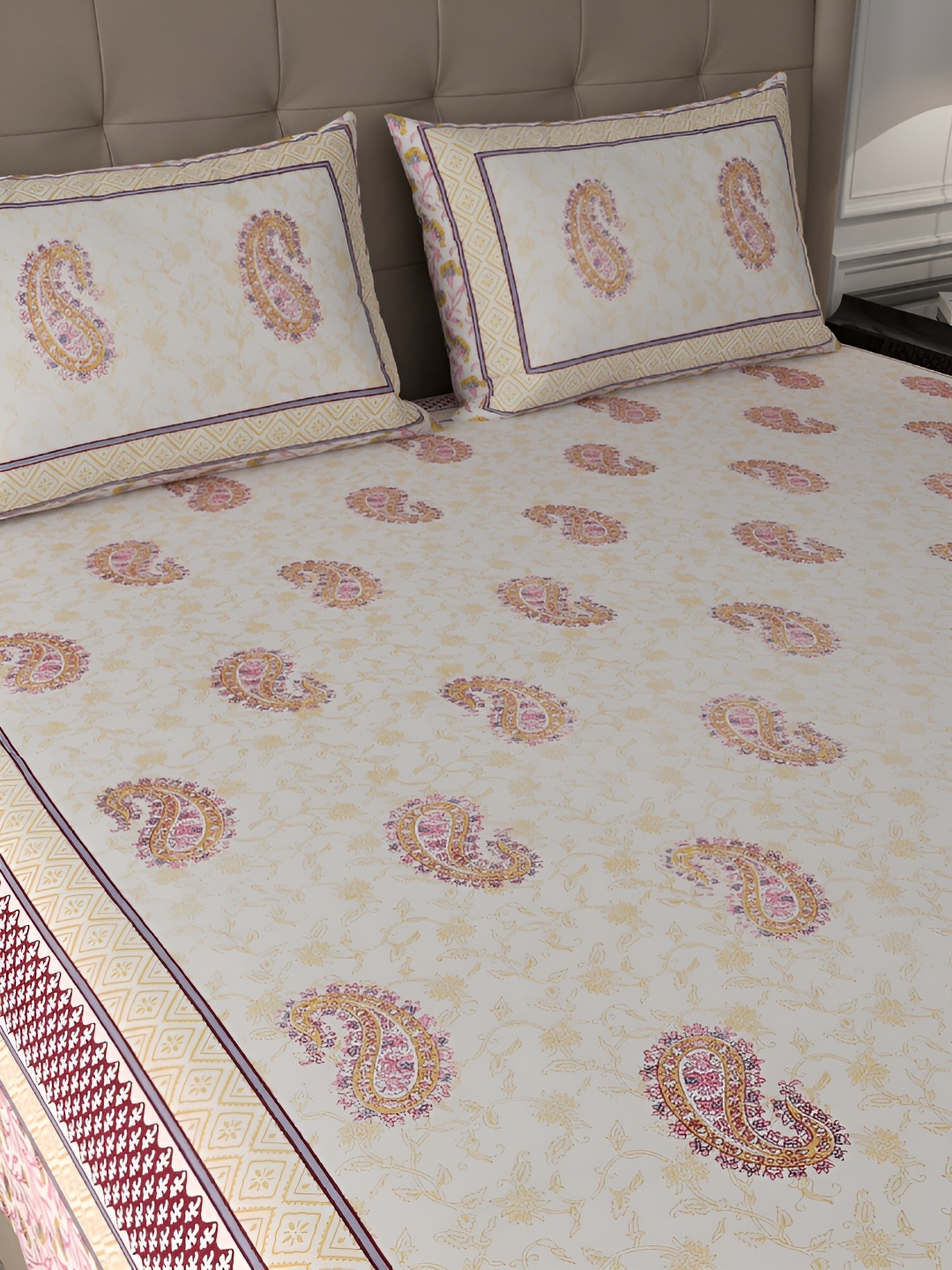 

PATRICKO Red & Pink Ethnic Motifs Cotton 400 TC King Bedsheet with 2 Pillow Covers