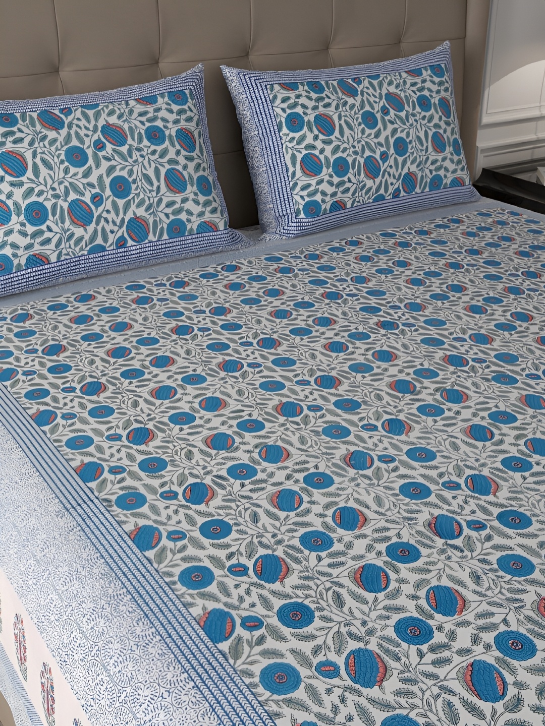 

PATRICKO Blue & White Floral 400 TC King Bedsheet with 2 Pillow Covers