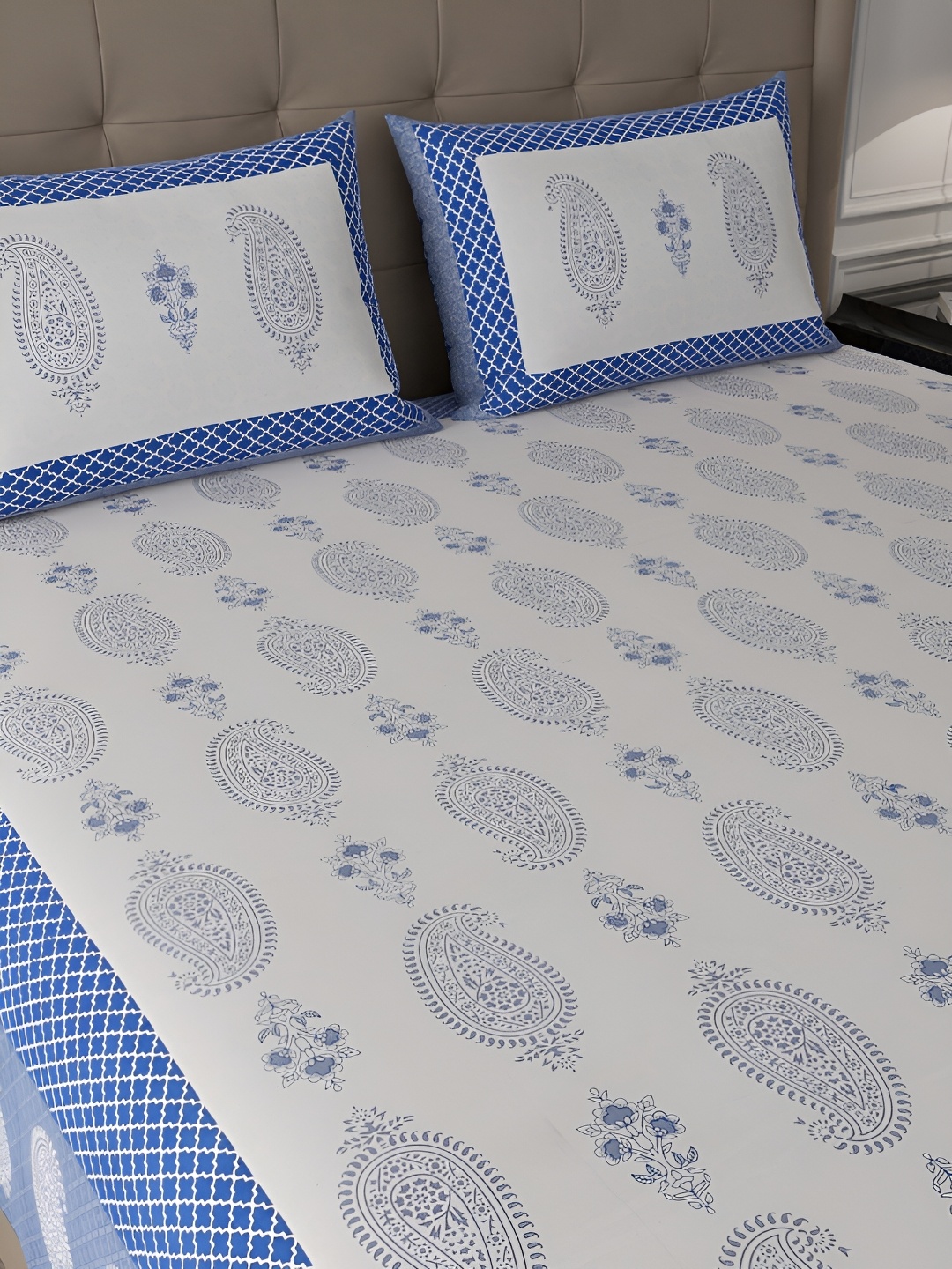 

PATRICKO Blue & White Ethnic Motifs 400 TC King Bedsheet with 2 Pillow Covers