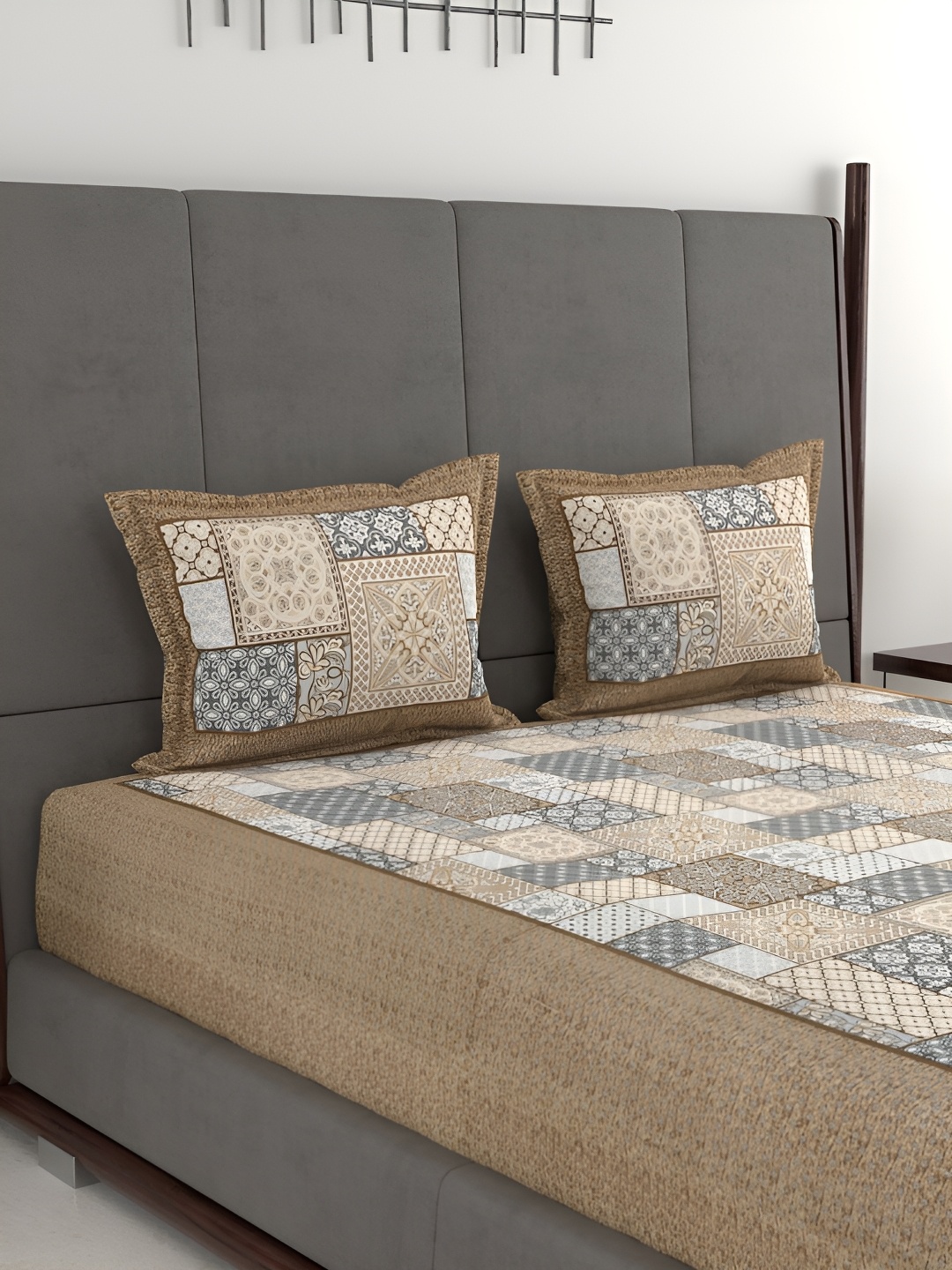 

PATRICKO Brown & White Geometric Cotton King Bedsheet with 2 Pillow Covers