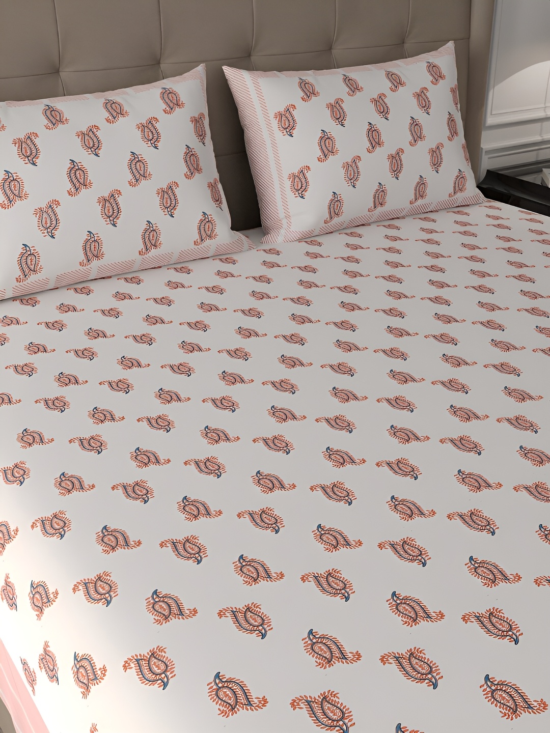 

PATRICKO White & Red Ethnic Motifs 400 TC Pure Cotton King Bedsheet with 2 Pillow Covers