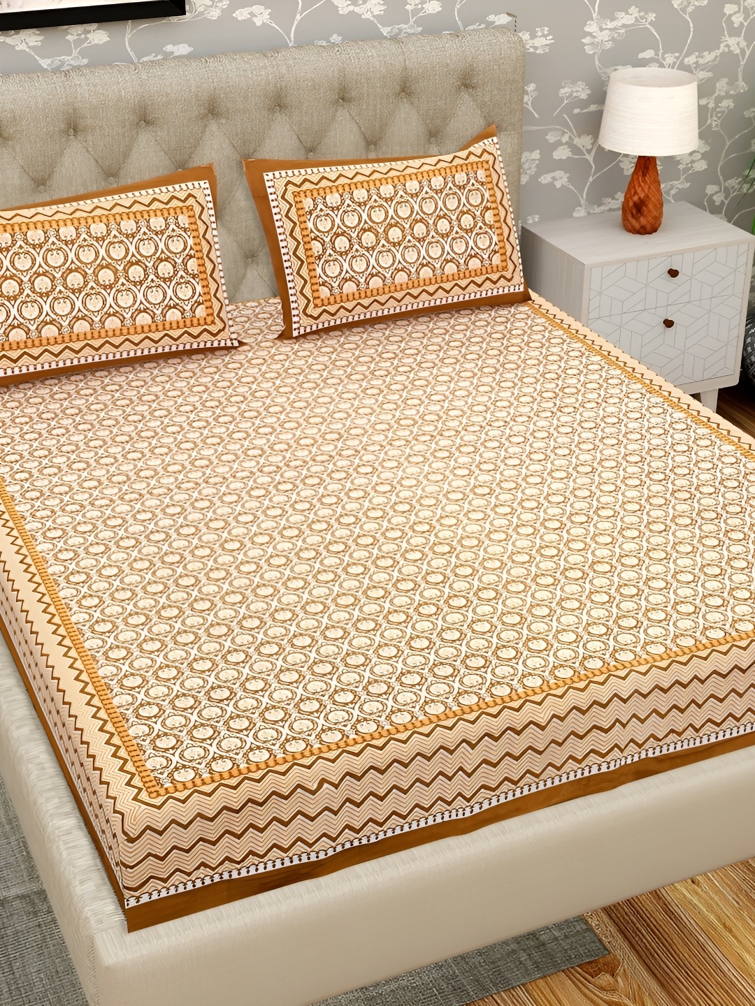 

PATRICKO Brown & White Floral 330 TC Cotton King Bedsheet with 2 Pillow Covers