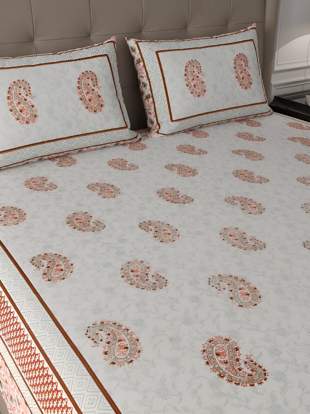 

PATRICKO Green & White Floral Pure Cotton 400 TC King Bedsheet with 2 Pillow Covers