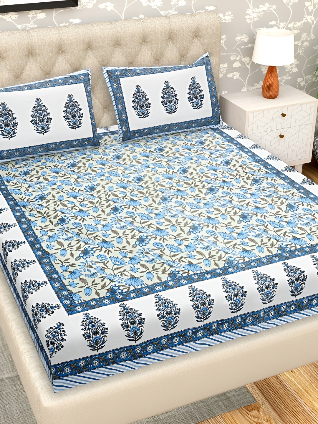 

PATRICKO White & Blue Floral 330 TC Cotton King Bedsheet with 2 Pillow Covers