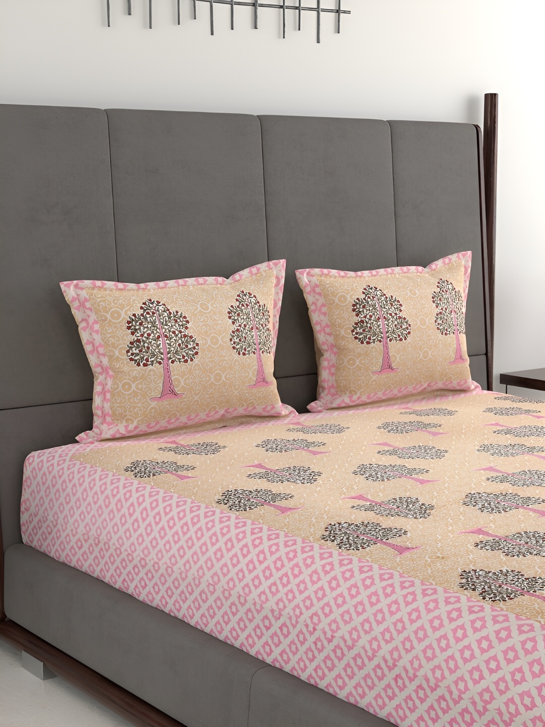 

PATRICKO Beige & Pink Floral King Bedsheet with 2 Pillow Covers