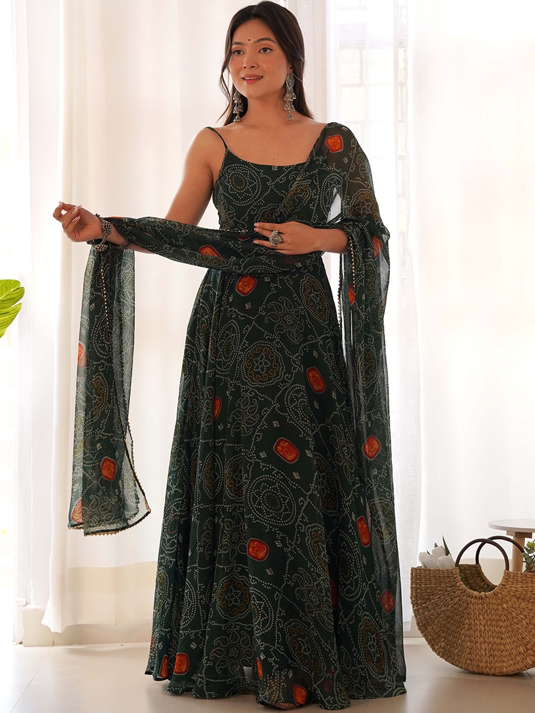 

LABELKBBRAND Shoulder Straps Floral Printed Regular Silk Chiffon Anarkali Kurta Set, Green