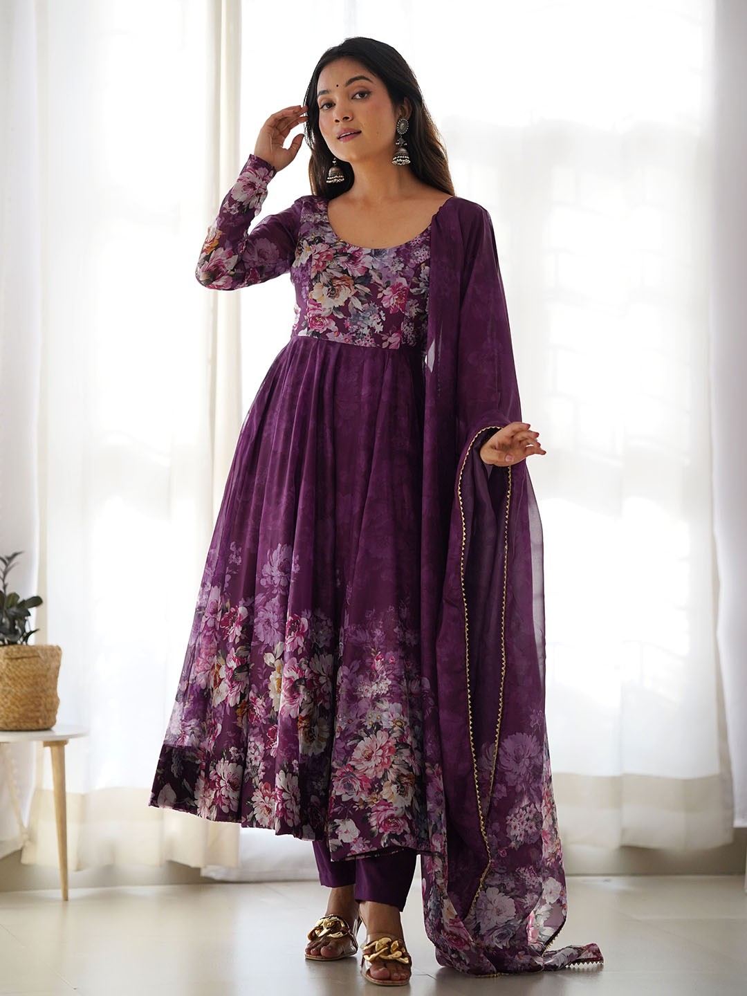 

LABELKBBRAND Floral Printed Regular Anarkali Kurta with Trousers & Dupatta, Burgundy