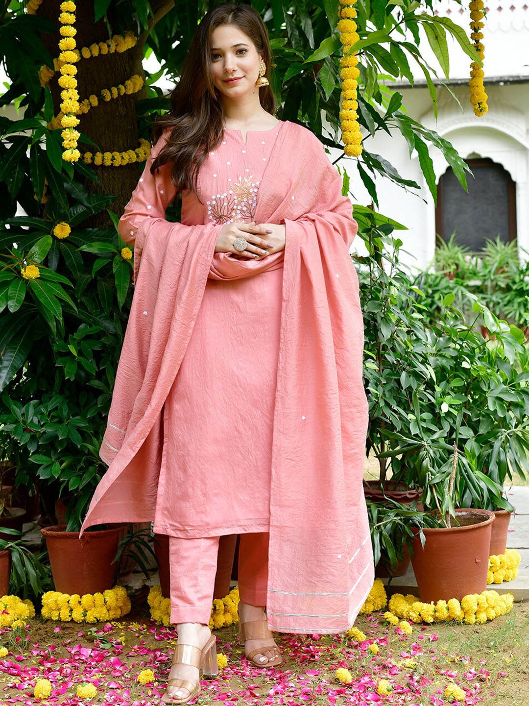 

ROOHANIYAT Ethnic Motifs Yoke Design Regular Thread Work Chanderi Cotton Kurta Set, Pink