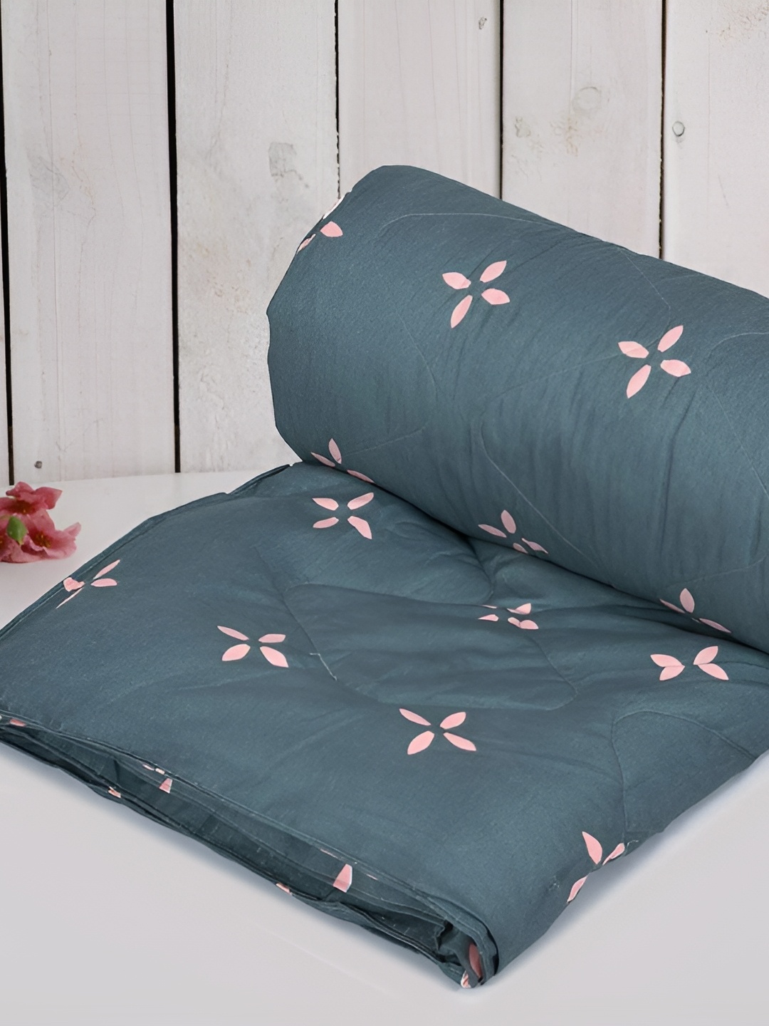 

RRC Grey Floral AC Room 210 GSM Single Bed Comforter