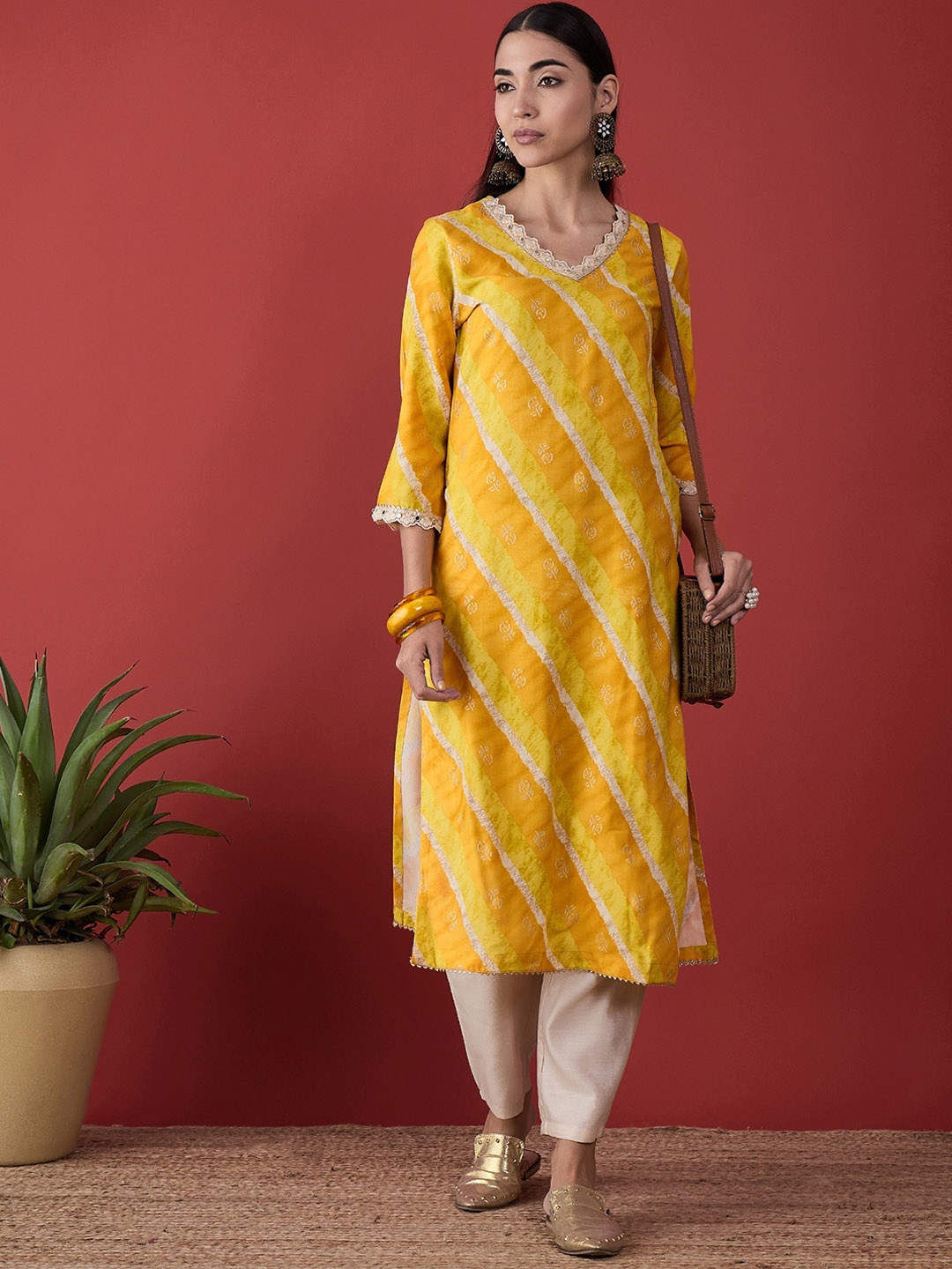 

Anouk Leheriya Printed V-Neck Thread Work A-Line Kurta, Yellow