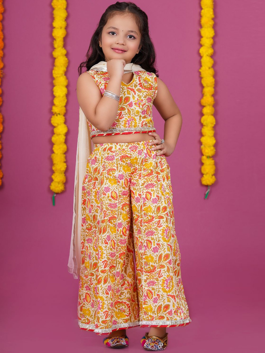 

Stuffie Land Girls Printed Round Neck Pure Cotton Clothing Set, Yellow