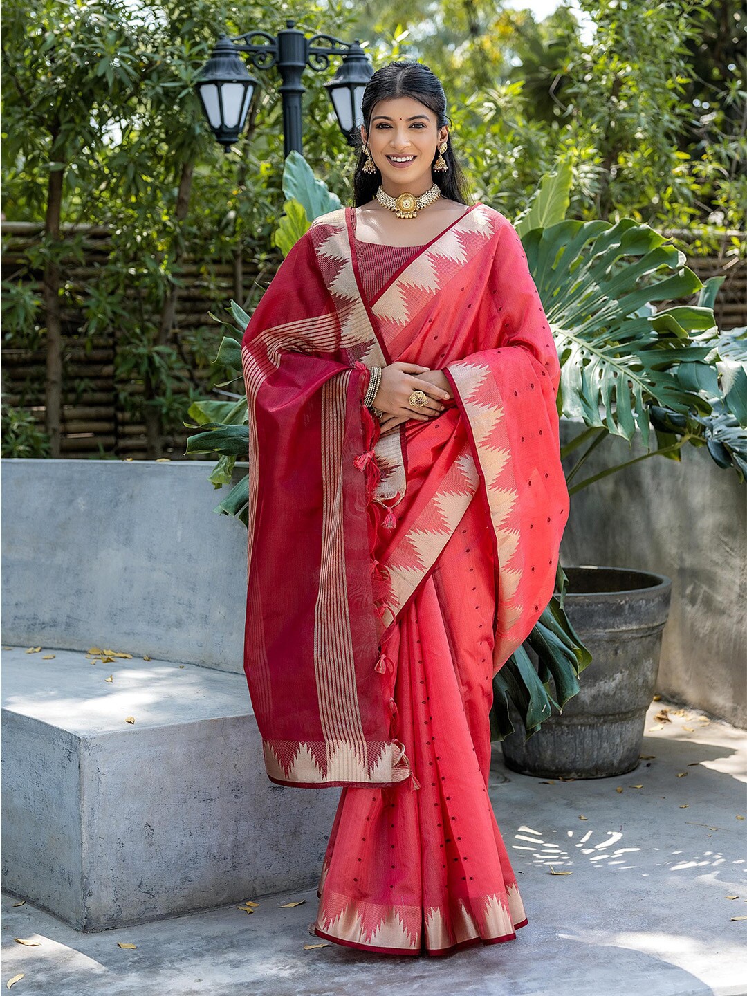 

Ishin Woven Design Zari Silk Blend Tussar Saree, Pink